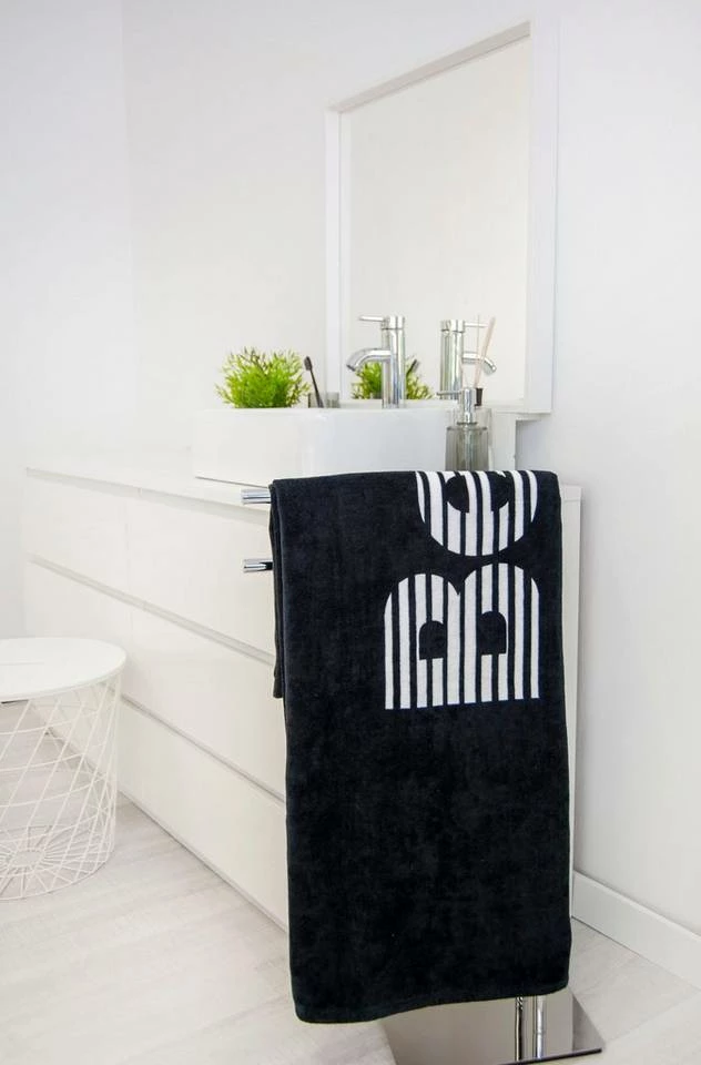 Bench. Strandtuch »Bench« (1-St), mit dekorativem "Bench" Schriftzug 4 Bench. Strandtuch »Bench« (1-St), mit dekorativem "Bench" Schriftzug – Bild 3