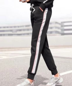 Bench. Relaxhose mit bedruckten Bändern und seitlichen Streifen Rauchrosa, White, Schwarz 25 Bench. Relaxhose mit bedruckten Bändern und seitlichen Streifen Rauchrosa, White, Schwarz -Günstiges Bench Geschäft 034f9e39 a5d3 5f33 b3a1 d9da0a694ee6