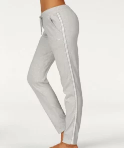 Bench. Homewearhose mit Metallic-Streifen Dunkelblau, Hellgrau, Weinrot, Schwarz 24 Bench. Homewearhose mit Metallic-Streifen Dunkelblau, Hellgrau, Weinrot, Schwarz -Günstiges Bench Geschäft 0917c12b 2ceb 59a7 b792 7fdaa3363a57