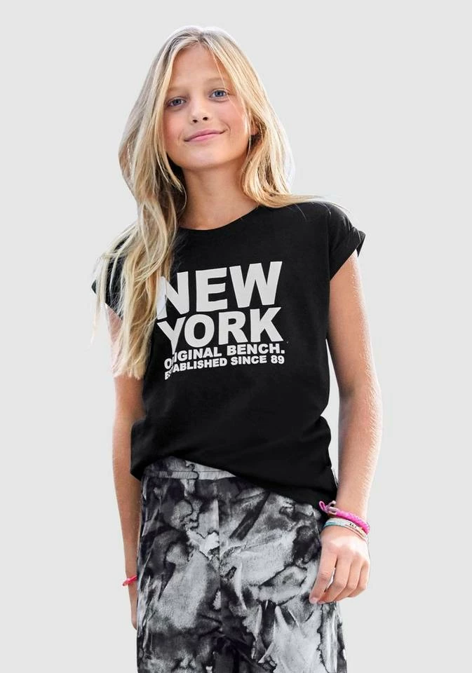 Bench. T-Shirt mit kleinem Ärmelaufschlag 3 Bench. T-Shirt mit kleinem Ärmelaufschlag