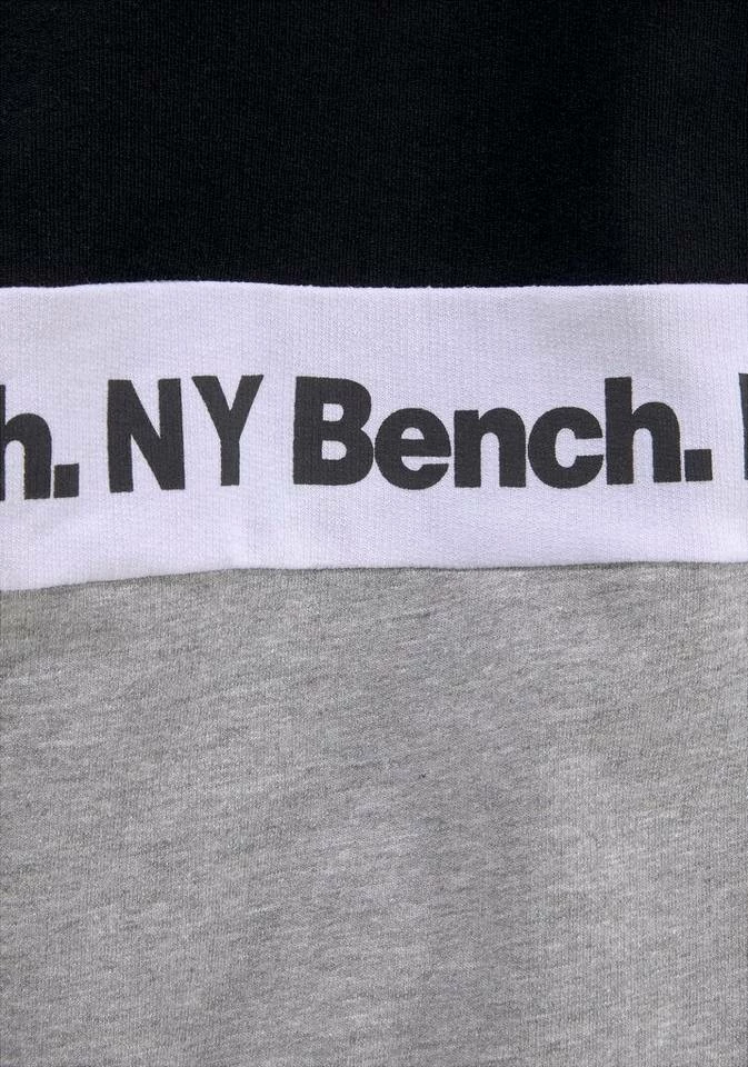 Bench. Kapuzensweatshirt mit fortlaufendem Logodruck 8 Bench. Kapuzensweatshirt mit fortlaufendem Logodruck – Bild 6