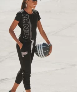 Bench. T-Shirt mit senkrechtem Logodruck Altrosa, Grau, Schwarz -Günstiges Bench Geschäft 11764f66 88e7 599a 8f32 1a43f12307c4 1