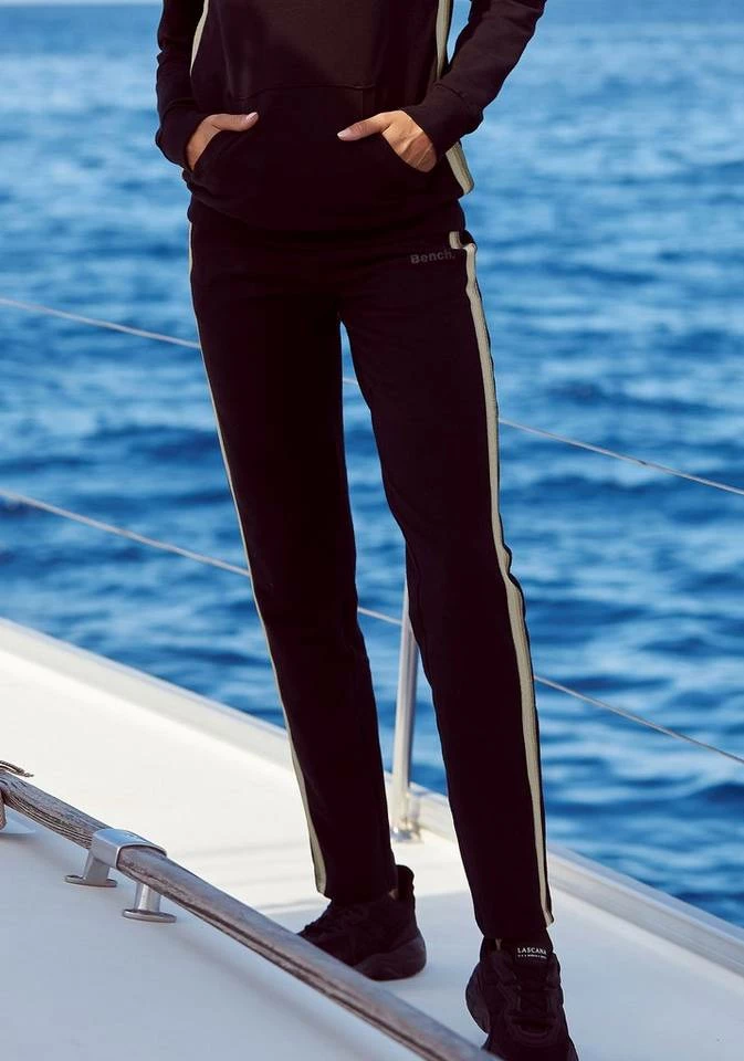 Bench. Relaxhose mit Glitzer Seitenstreifen Rosé, Beige-melange, Schwarz 11 Bench. Relaxhose mit Glitzer Seitenstreifen Rosé, Beige-melange, Schwarz – Bild 9