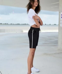 Bench. Shorts mit seitlichen Streifen Schwarz, Altrosa, Mint -Günstiges Bench Geschäft 146cf7a2 ac60 5f88 83e3 c79dc6e55693