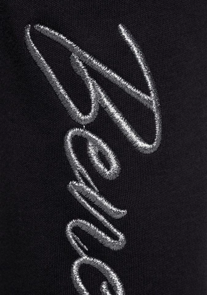 Bench. Relaxhose mit glänzender Logostickerei Hellgrau-melange, Ecru, Schwarz 9 Bench. Relaxhose mit glänzender Logostickerei Hellgrau-melange, Ecru, Schwarz – Bild 7