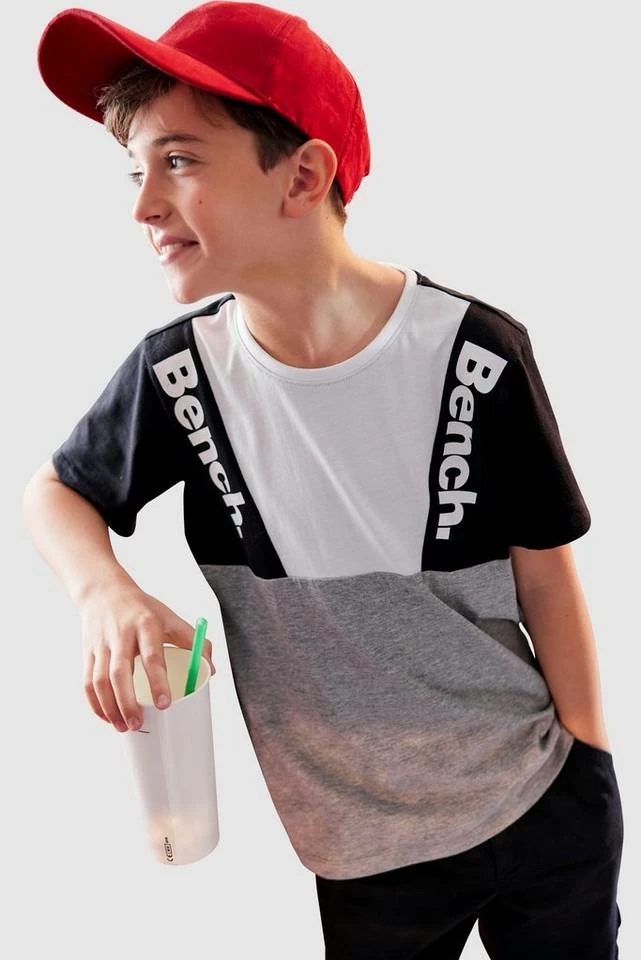 Bench. T-Shirt »mit farbigen Einsätzen« 3 Bench. T-Shirt »mit farbigen Einsätzen«