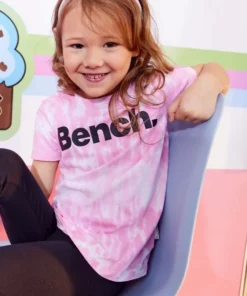 Bench. T-Shirt mit schönem Batikmuster -Günstiges Bench Geschäft 236bc3f4 b277 5ad7 adfb 59afe395af3d