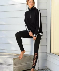 Bench. Sweatshirt in lässiger Troyerform Ecru, Aubergine, Black -Günstiges Bench Geschäft 27399464