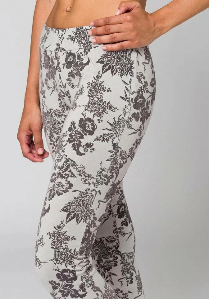 Bench. Leggings mit samtigem Blumendruck 9 Bench. Leggings mit samtigem Blumendruck – Bild 7