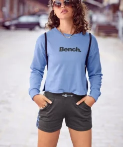 Bench. Sweater kurz geschnitten mit seitlichen Schlitzen Blau, Rot, Schwarz, Ecru -Günstiges Bench Geschäft 28b96e2d 3029 50ae 98f0 4f9f16b8c9dc