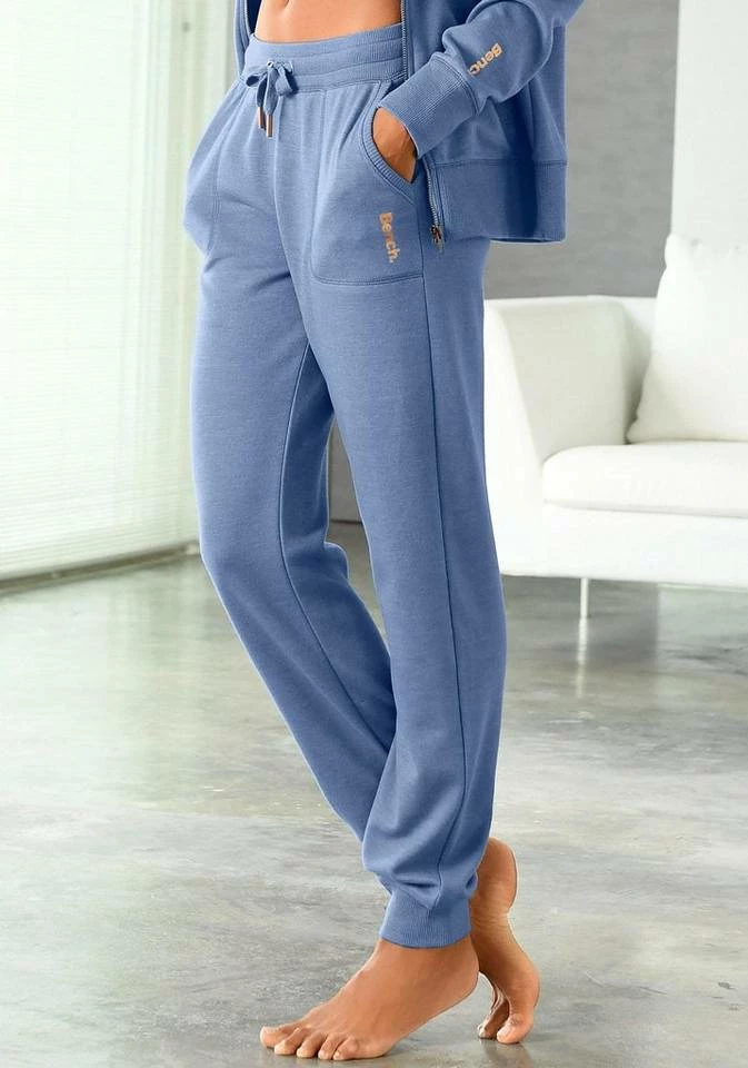 Bench. Loungehose mit aufgesetzten Taschen Mauve-meliert, Beige-meliert, Schwarz, Jeans-meliert 13 Bench. Loungehose mit aufgesetzten Taschen Mauve-meliert, Beige-meliert, Schwarz, Jeans-meliert – Bild 11