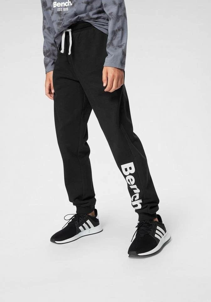 Bench. Sweathose mit großem Logo-Druck und Nahttaschen 4 Bench. Sweathose mit großem Logo-Druck und Nahttaschen – Bild 2