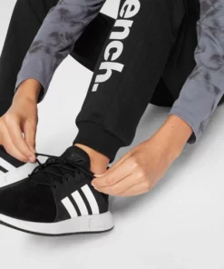 Bench. Sweathose mit großem Logo-Druck und Nahttaschen 13 Bench. Sweathose mit großem Logo-Druck und Nahttaschen -Günstiges Bench Geschäft 29657112