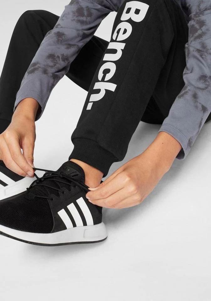 Bench. Sweathose mit großem Logo-Druck und Nahttaschen 6 Bench. Sweathose mit großem Logo-Druck und Nahttaschen – Bild 4