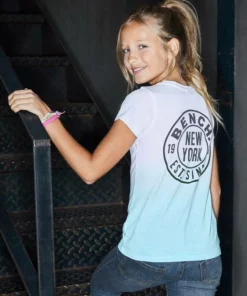 Bench. T-Shirt mit modischem Farbverlauf und Rückendruck -Günstiges Bench Geschäft 2c6efdc4 23e1 5149 8dc3 c0fa272d6882