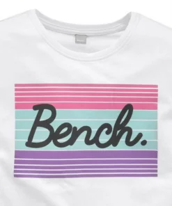 Bench. T-Shirt mit großem Logodruck -Günstiges Bench Geschäft 2c9e97b5 2ea7 5c62 b4b4 97bd40efc7ae
