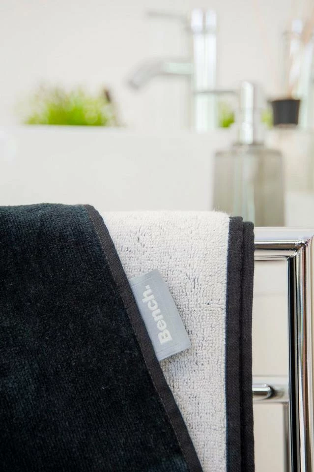 Bench. Strandtuch »Bench« (1-St), mit dekorativem "Bench" Schriftzug 5 Bench. Strandtuch »Bench« (1-St), mit dekorativem "Bench" Schriftzug – Bild 4