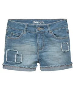 Bench. Jeansshorts mit modischen Badges