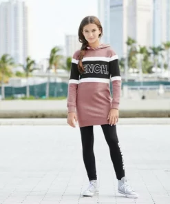 Bench. Sweatkleid mit Kontrasteinsätzen und Kapuze 9 Bench. Sweatkleid mit Kontrasteinsätzen und Kapuze -Günstiges Bench Geschäft 33740697