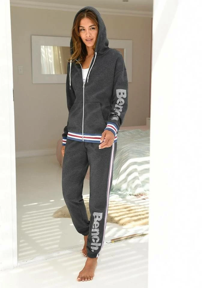 Bench. Kapuzensweatjacke mit gestreiften Bündchen 5 Bench. Kapuzensweatjacke mit gestreiften Bündchen – Bild 3