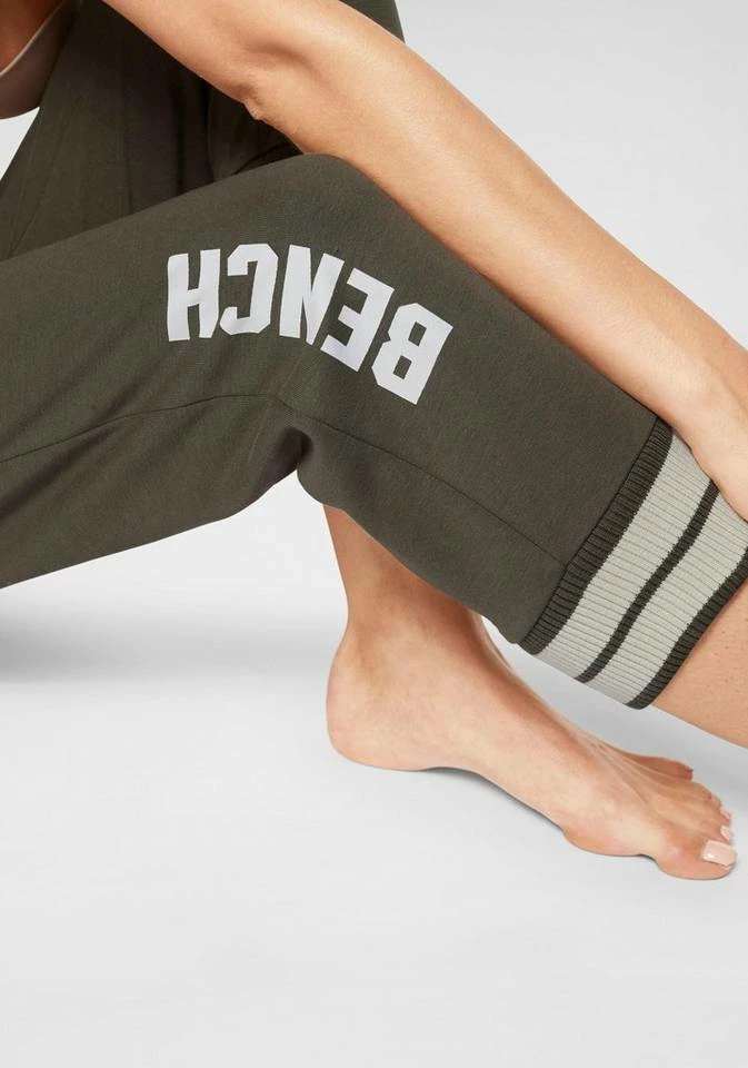 Bench. Relax-Caprihose mit breiten weichen Ribbündchen Schwarz, Khaki 7 Bench. Relax-Caprihose mit breiten weichen Ribbündchen Schwarz, Khaki – Bild 5