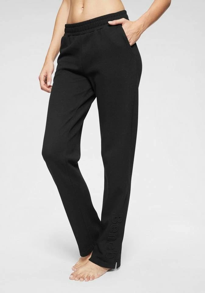 Bench. Relaxhose aus Piqué mit 3D-Logoschriftzug Black, Ecru, Old rose 9 Bench. Relaxhose aus Piqué mit 3D-Logoschriftzug Black, Ecru, Old rose – Bild 7