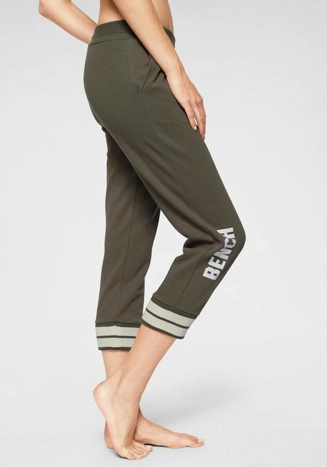 Bench. Relax-Caprihose mit breiten weichen Ribbündchen Schwarz, Khaki 10 Bench. Relax-Caprihose mit breiten weichen Ribbündchen Schwarz, Khaki – Bild 8