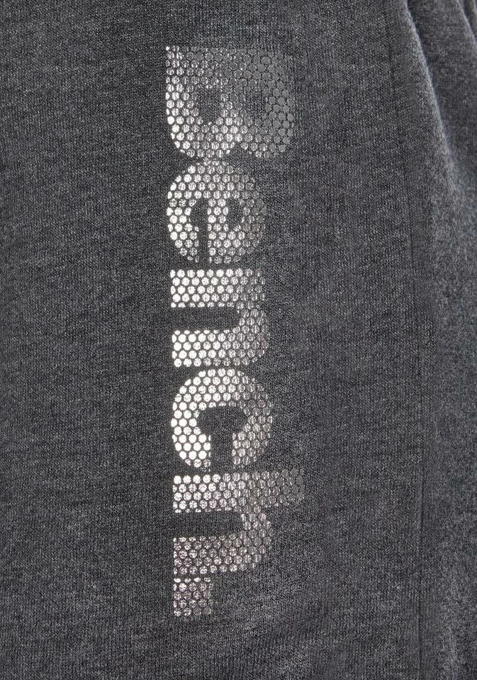 Bench. Shorts mit Tapestreifen und Logodruck in Metalloptik 15 Bench. Shorts mit Tapestreifen und Logodruck in Metalloptik – Bild 13