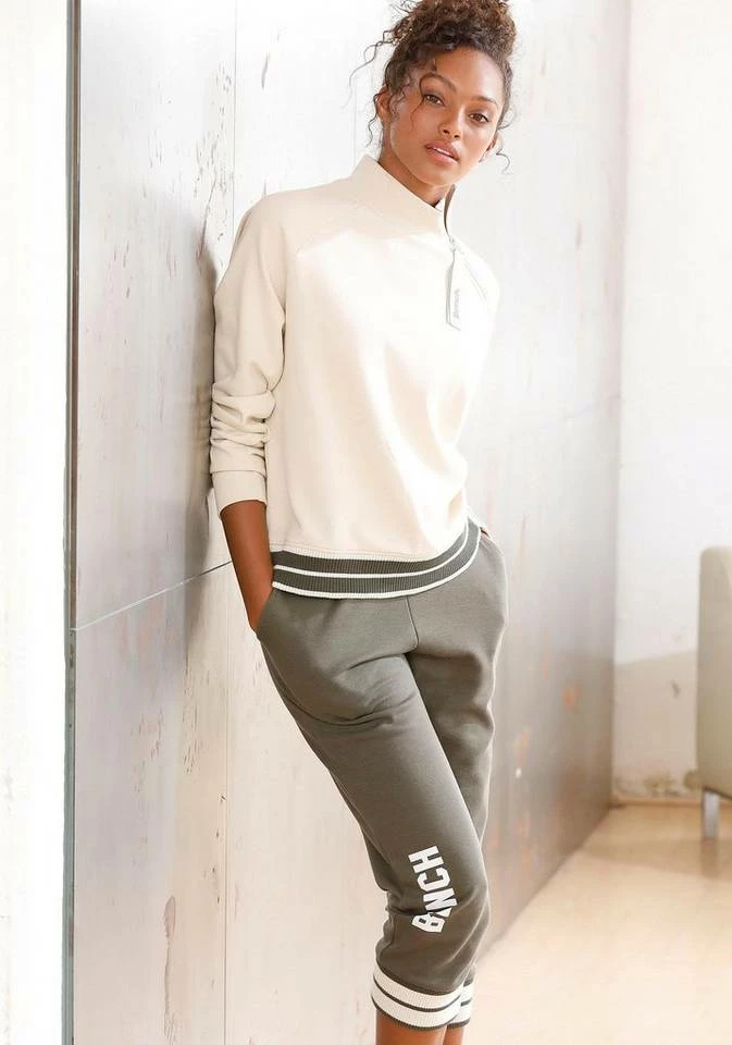 Bench. Sweater mit Stehkragen und gestreiftem Bund Schwarz, Ecru 5 Bench. Sweater mit Stehkragen und gestreiftem Bund Schwarz, Ecru – Bild 3