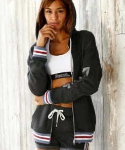 Bench. Shorts mit Tapestreifen und Logodruck in Metalloptik 18 Bench. Shorts mit Tapestreifen und Logodruck in Metalloptik -Günstiges Bench Geschäft 36064608 1