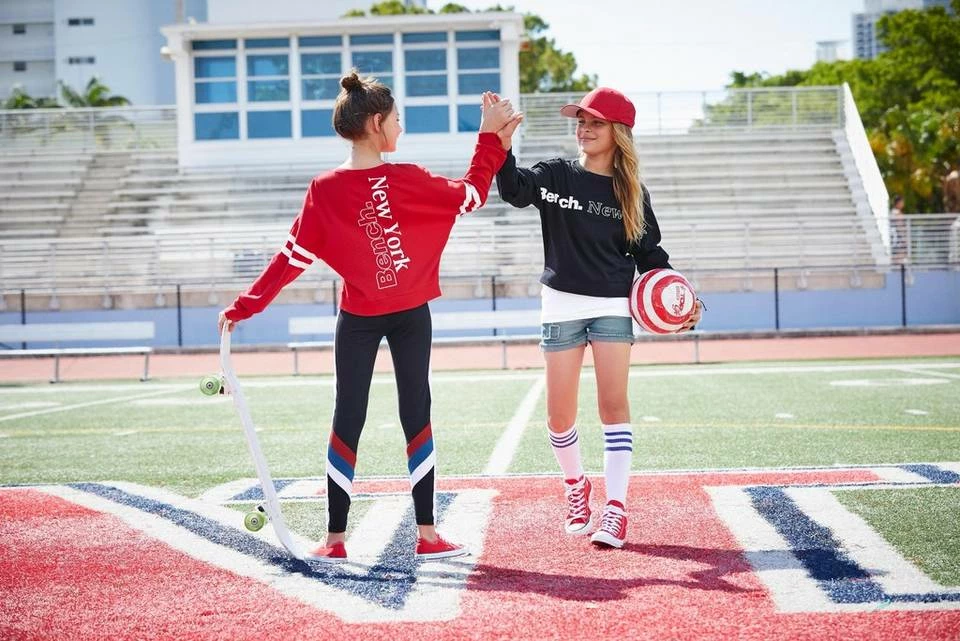 Bench. Langarmshirt in kurzer, weiter Form 7 Bench. Langarmshirt in kurzer, weiter Form – Bild 5