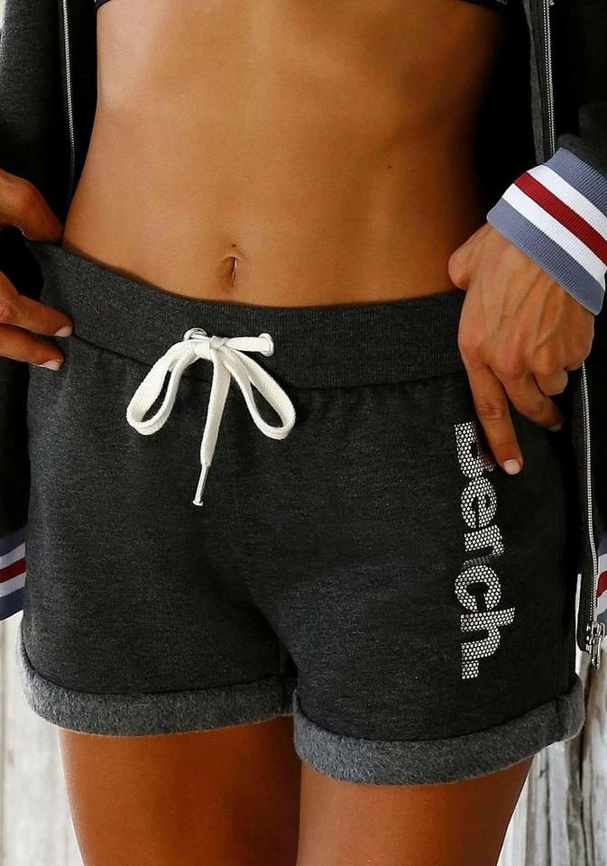 Bench. Shorts mit Tapestreifen und Logodruck in Metalloptik 3 Bench. Shorts mit Tapestreifen und Logodruck in Metalloptik