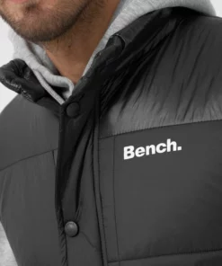 Bench. Steppweste »Finler« Abgesetzte Schulterpartie, Großflächige Absteppungen -Günstiges Bench Geschäft 36ef9758 4a5a 511d 9b77 ae62b1143fd3