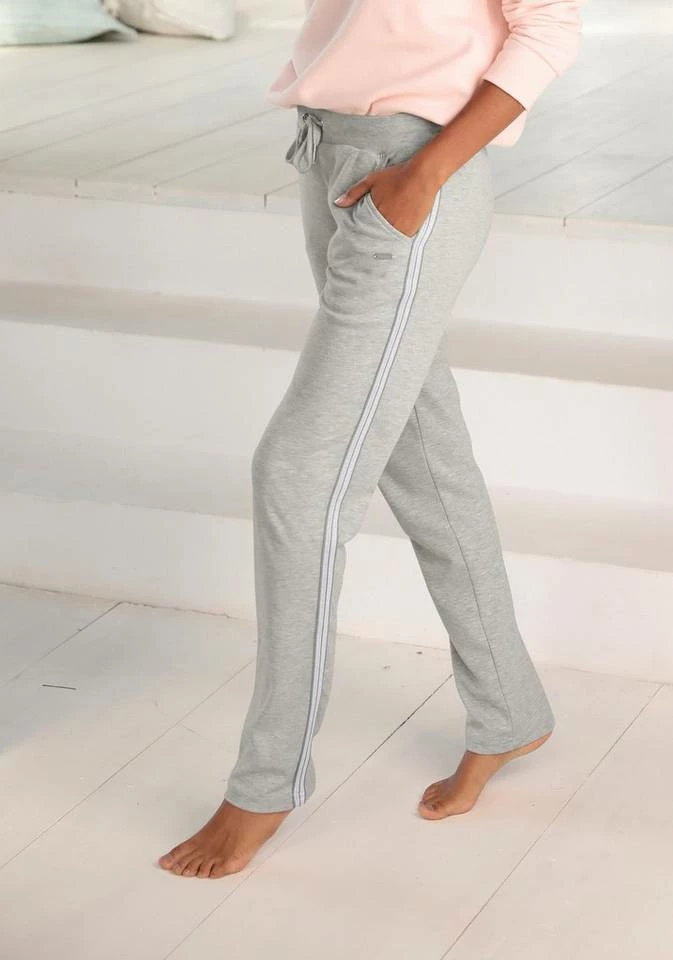 Bench. Homewearhose mit Metallic-Streifen Dunkelblau, Hellgrau, Weinrot, Schwarz 3 Bench. Homewearhose mit Metallic-Streifen Dunkelblau, Hellgrau, Weinrot, Schwarz