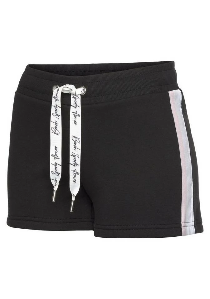 Bench. Relaxshorts mit Kontraststreifen und bedrucktem Bindeband Rauchrosa, Weiß, Schwarz 7 Bench. Relaxshorts mit Kontraststreifen und bedrucktem Bindeband Rauchrosa, Weiß, Schwarz – Bild 5