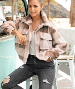 Bench. Fellimitatjacke in karierter Optik -Günstiges Bench Geschäft 403cd3bb 42af 52a7 b73f 6476e932b87a