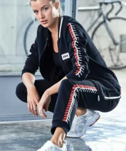 Bench. Sweatjacke im Collegestyle Schwarz, Offwhite-ecru-altweiß, Rot -Günstiges Bench Geschäft 414e7ec4 9ee9 53b2 9909 e5ba57ee470f