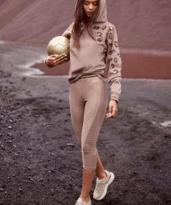 Bench. Kapuzensweatshirt mit glänzendem Leodruck Weiß-leo, Schwarz-leo, Nougat-leo 29 Bench. Kapuzensweatshirt mit glänzendem Leodruck Weiß-leo, Schwarz-leo, Nougat-leo -Günstiges Bench Geschäft 46f59b03 2b24 5bb6 a285 0416b9dfb5eb