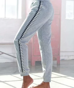 Bench. Sweatpants mit seitlichem Streifen Offwhite-altweiß-ecru, Schwarz, Grau-meliert -Günstiges Bench Geschäft 4717f0cc 5fd8 52f9 b4eb 2b5a9b3b8ede