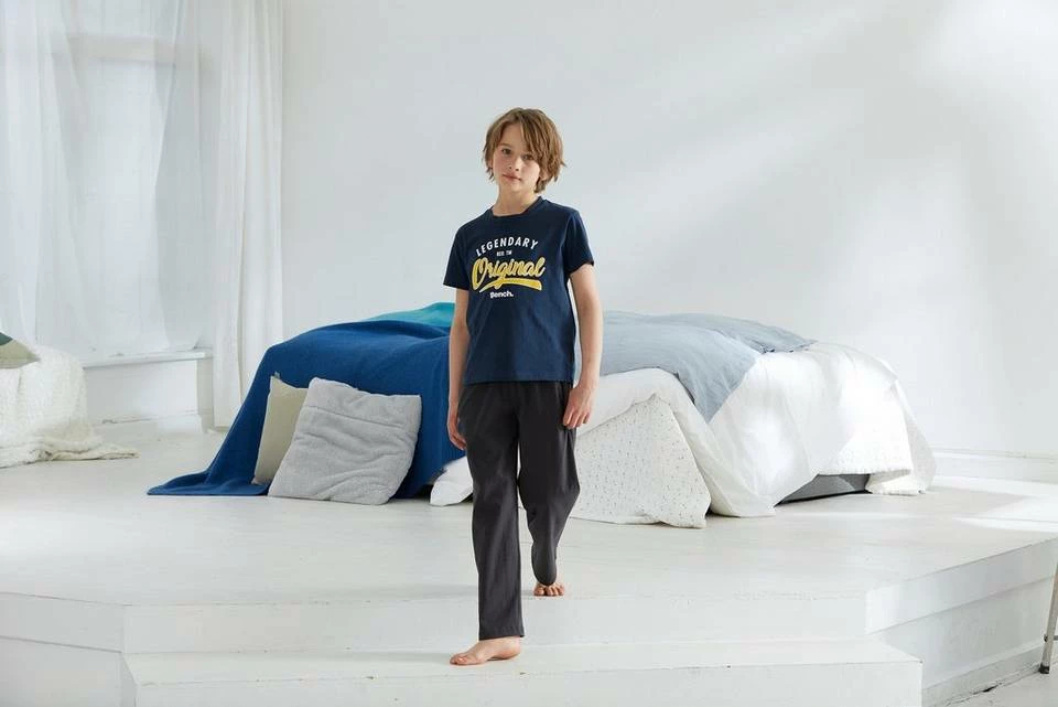 Bench. Pyjama (Packung, 3 tlg) Sommer T-Shirt mit Shorts und langer Hose 10 Bench. Pyjama (Packung, 3 tlg) Sommer T-Shirt mit Shorts und langer Hose – Bild 8