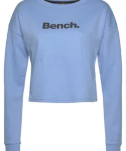 Bench. Sweater kurz geschnitten mit seitlichen Schlitzen Blau, Rot, Schwarz, Ecru -Günstiges Bench Geschäft 4e1d2abe 0aff 5939 943a 401fbdc5c691