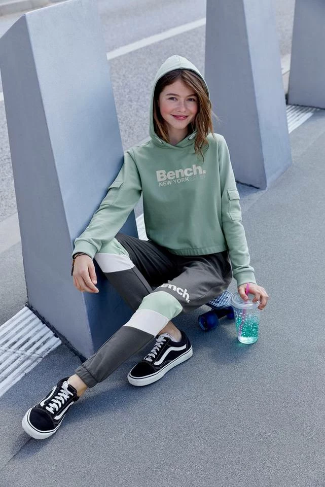 Bench. Kapuzensweatshirt mit Ärmeltaschen 6 Bench. Kapuzensweatshirt mit Ärmeltaschen – Bild 4