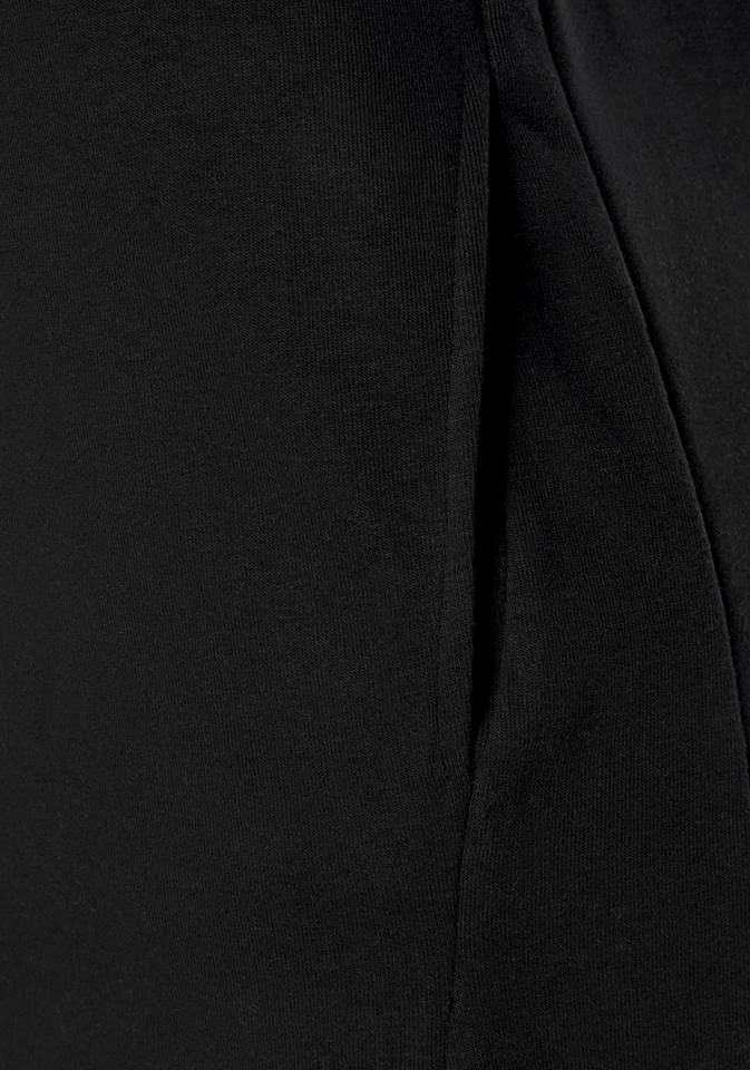 Bench. Sweatkleid mit kleiner Logostickerei Schwarz, Rot 8 Bench. Sweatkleid mit kleiner Logostickerei Schwarz, Rot – Bild 6