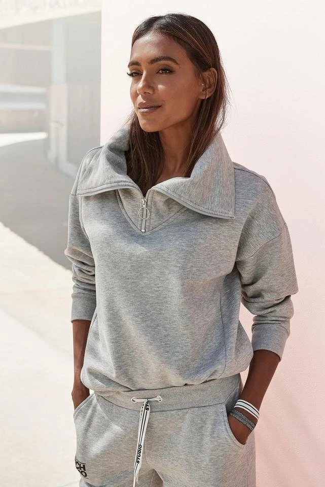 Bench. Sweater mit Stehkragen und Logodruck Schwarz, Altrosa, Grau 3 Bench. Sweater mit Stehkragen und Logodruck Schwarz, Altrosa, Grau