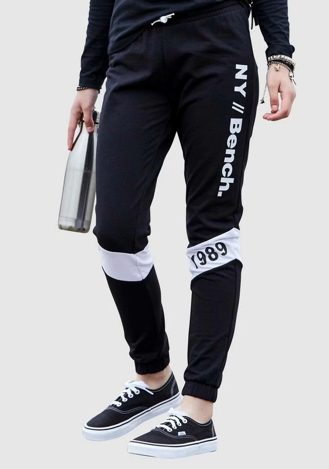 Bench. Sweathose mit Einsätzen und Logodruck 3 Bench. Sweathose mit Einsätzen und Logodruck