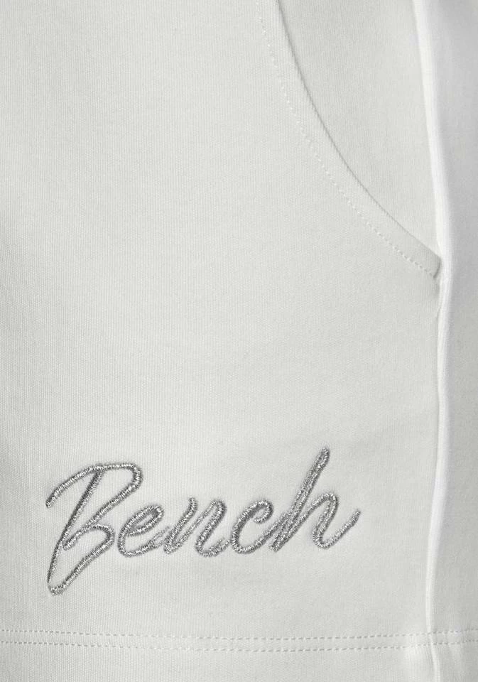 Bench. Relaxshorts mit kleiner glänzenden Logostickerei Hellgrau-melange, Ecru, Schwarz 8 Bench. Relaxshorts mit kleiner glänzenden Logostickerei Hellgrau-melange, Ecru, Schwarz – Bild 6