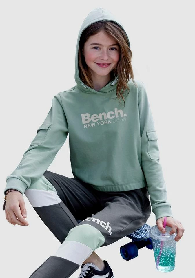Bench. Kapuzensweatshirt mit Ärmeltaschen 3 Bench. Kapuzensweatshirt mit Ärmeltaschen