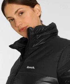 Bench. Steppjacke mit integrierter Kapuze im Kragen 13 Bench. Steppjacke mit integrierter Kapuze im Kragen -Günstiges Bench Geschäft 77a4ae69 d5f0 577d 9750 55039abdf230
