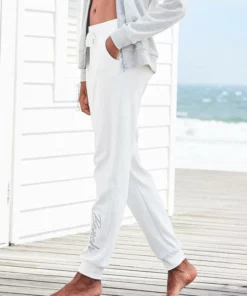 Bench. Relaxhose mit glänzender Logostickerei Hellgrau-melange, Ecru, Schwarz 21 Bench. Relaxhose mit glänzender Logostickerei Hellgrau-melange, Ecru, Schwarz -Günstiges Bench Geschäft 7945c991 4c7e 5389 97d9 f2440e59aa18