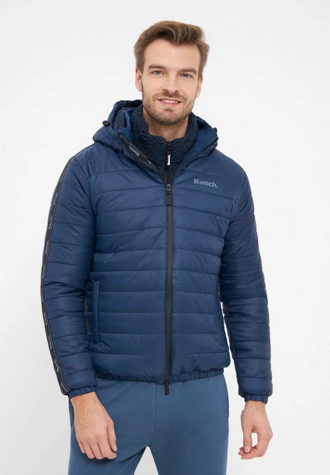Bench. Winterjacke »Stayt« Tierfreie Produktion, Wasserabweisender Reißverschluss Schwarz, Navy 13 Bench. Winterjacke »Stayt« Tierfreie Produktion, Wasserabweisender Reißverschluss Schwarz, Navy – Bild 11